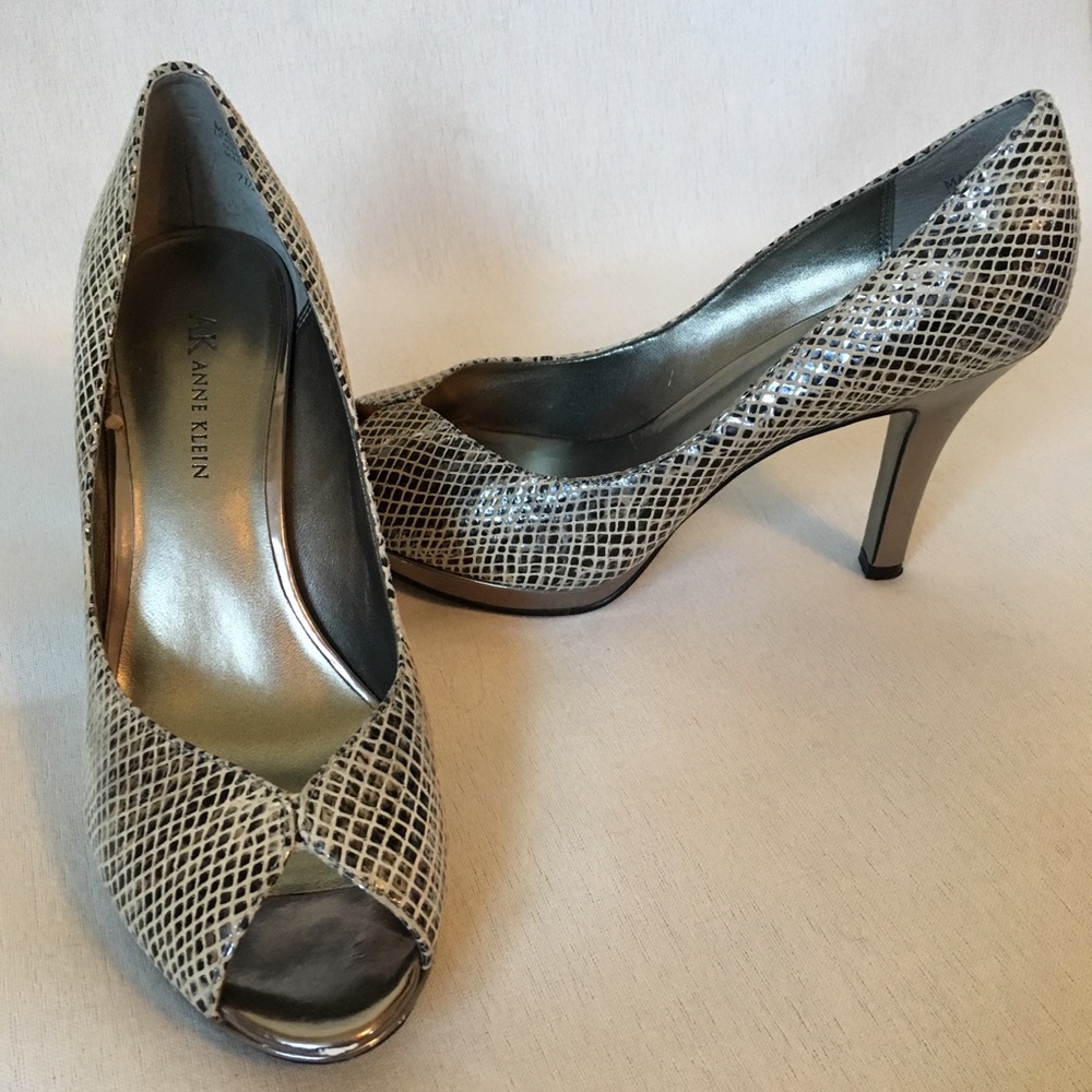 Anne Klein snake skin peep toe heel
